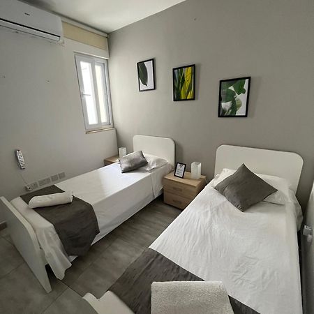 F3 Room 2, Private Room Two Single Beds Shared Bathroom Msida Exterior foto