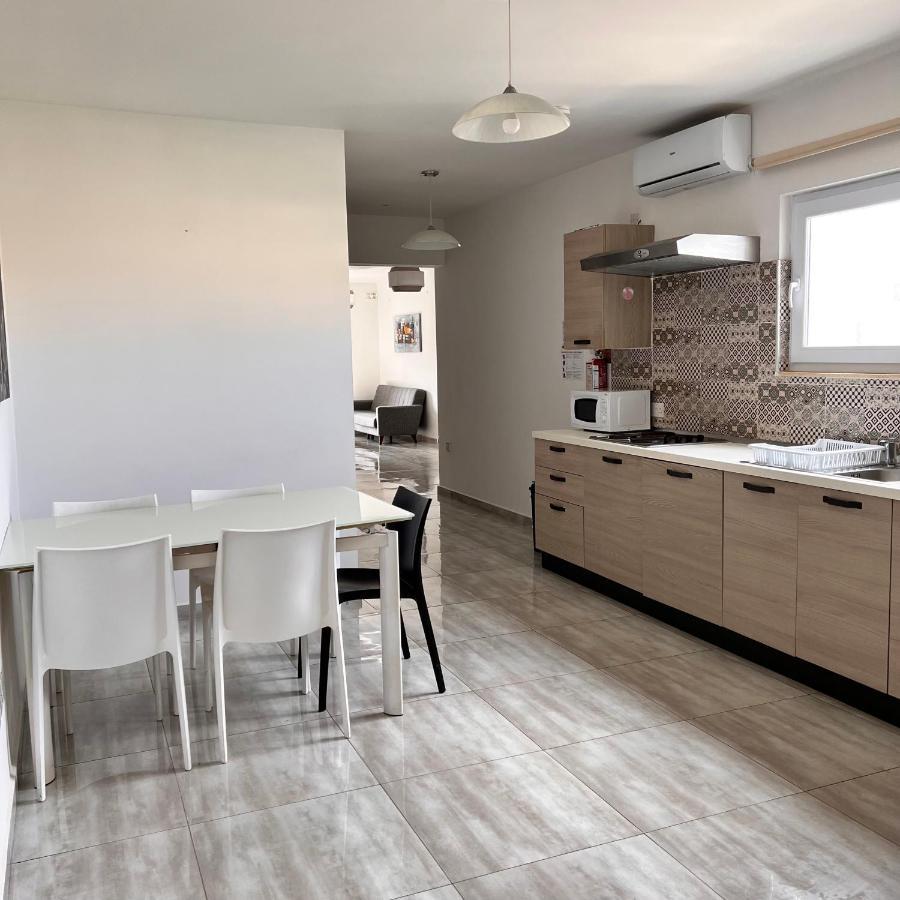 F3 Room 2, Private Room Two Single Beds Shared Bathroom Msida Exterior foto