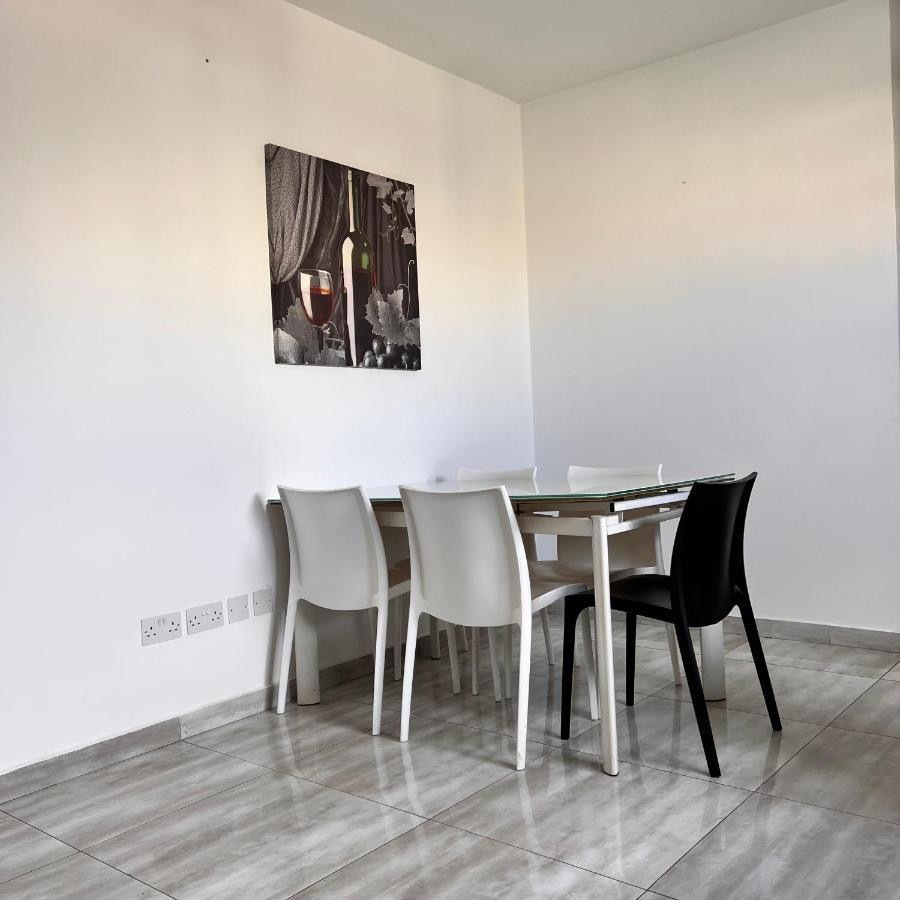 F3 Room 2, Private Room Two Single Beds Shared Bathroom Msida Exterior foto
